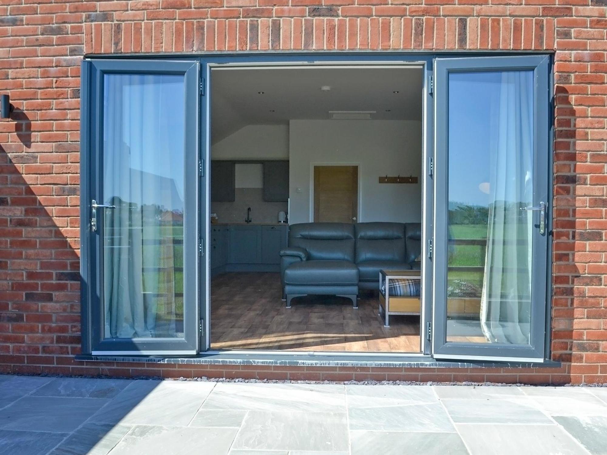 Harrys Den Villa Chapel Saint Leonards Exterior photo